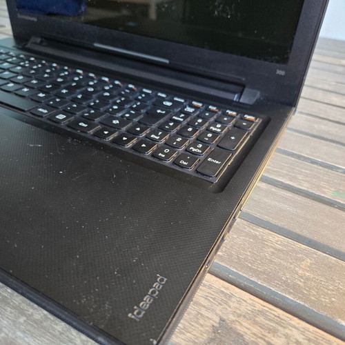 Laptop Lenovo ideapad 300 μεταχειρισμένο με Windows 11, 4GB RAM, 500GB HDD