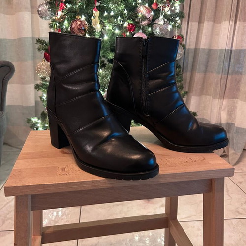 Derimod boots size 39 new with box black