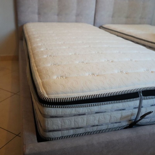 Bed with mechanism like new