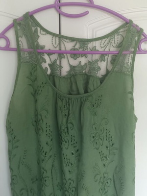 Women's green lace blend blouse one size like new
