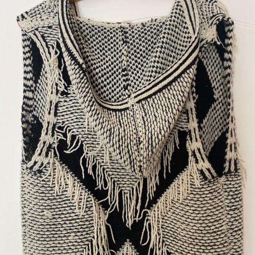 Sleeveless jacket with hood and fringes, like new