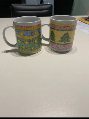 Mugs set of 2 Christmas like new