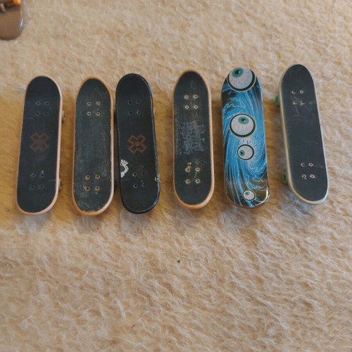 Finger skateboard used, pack of 11 with equipment