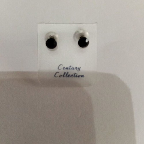 Earrings like new, 4 pairs, small, black and white