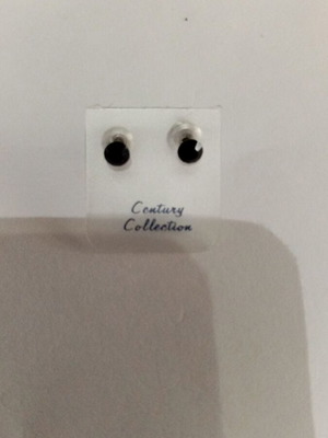 Earrings like new, 4 pairs, small, black and white
