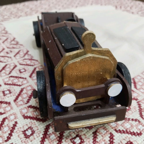 Wooden car like new, 27 centimeters long