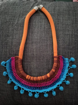 Boho necklace like new, handmade with crochet, multicolor orange