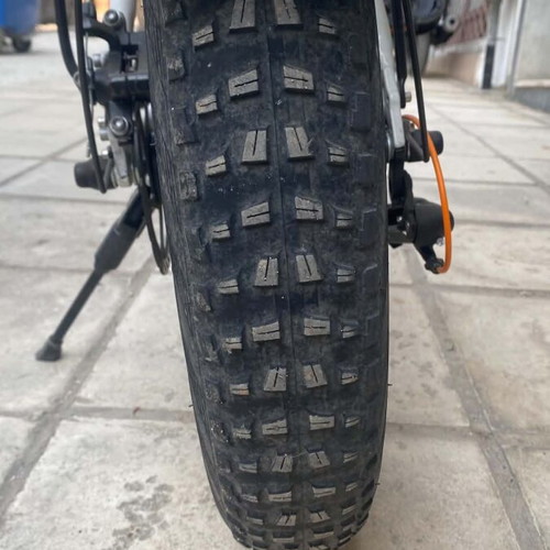 Electric bike like new with one-year battery warranty