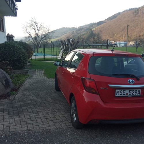 Toyota Yaris Hybrid 1.5 Automatic like new, red, 2016