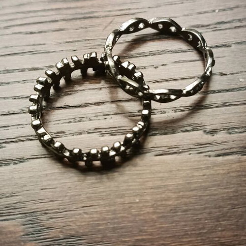 Set of 2 rings new black and silver