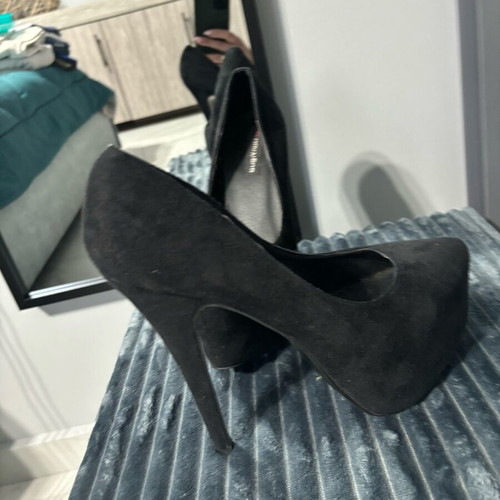 Black high heel pumps size 39 new