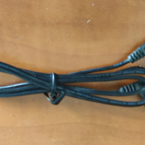 Aux 3.5mm Male to Male Audio Cable with Right Angle Connectors like new