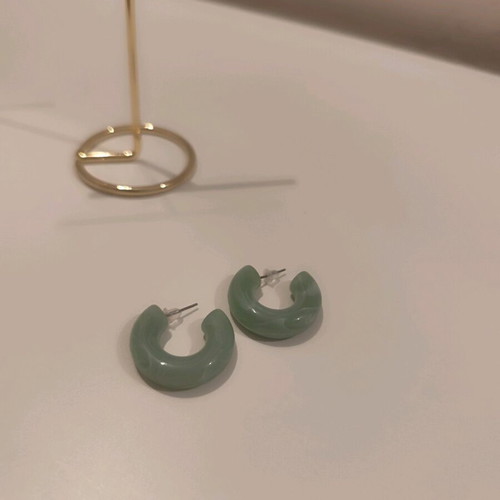 Earrings modern and impressive green new