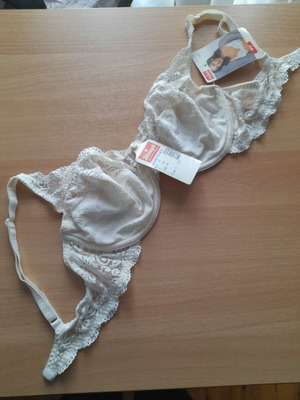 Triumph Amourette bra 80 cup C new in champagne color