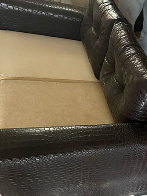 Living room set like new with reinforced leatherette and cushions