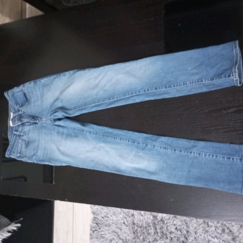 Levi's women's slim light blue jeans like new