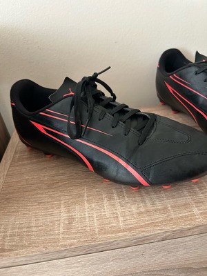 Puma football shoes like new, size 43, black