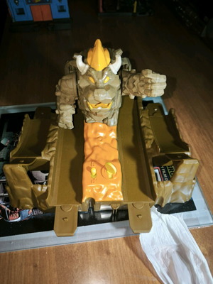 Hot Wheels Mario Kart Bowser's Castle Windup Animated Figure like new