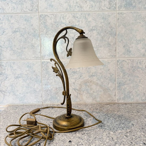 Classic table lamp with glass shade, like new, bronze finish