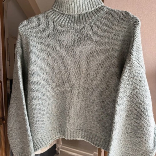 Room B knitted turtleneck sweater used, size Medium, turquoise