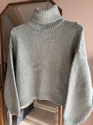 Room B knitted turtleneck sweater used, size Medium, turquoise