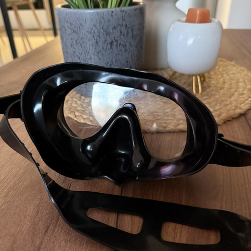 Sea mask like new with minimal beach use