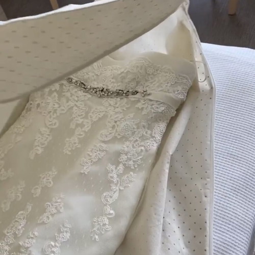 Pronovias wedding dress like new, mermaid line, size 40
