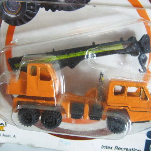 Caterpillar Cat Mini Macks Zee diecast vehicle new