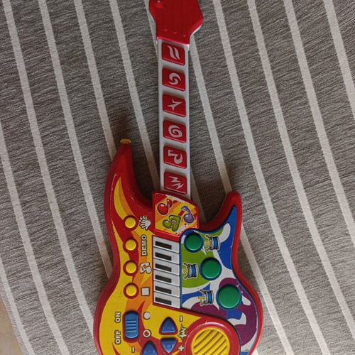 Toy guitar