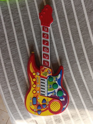 Toy guitar