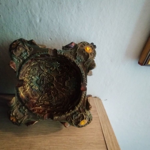 Vintage ashtray set like new, resin