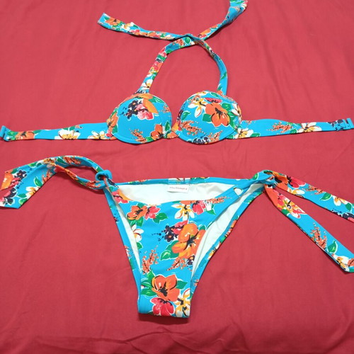 Triumph women's bikini set like new, size 70B top, S M bottom, colorful turquoise