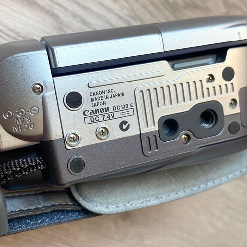 Canon DC100 MiniDVD Camcorder like new with remote and original accessories