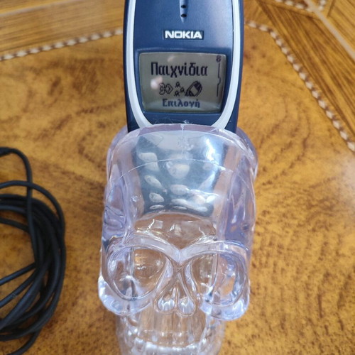 Nokia 3310 Phone used, vintage buttons, blue, with charger