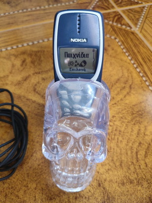 Nokia 3310 Phone used, vintage buttons, blue, with charger