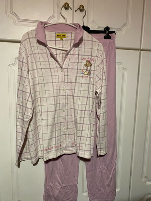 Light pink and white pajamas used, size large