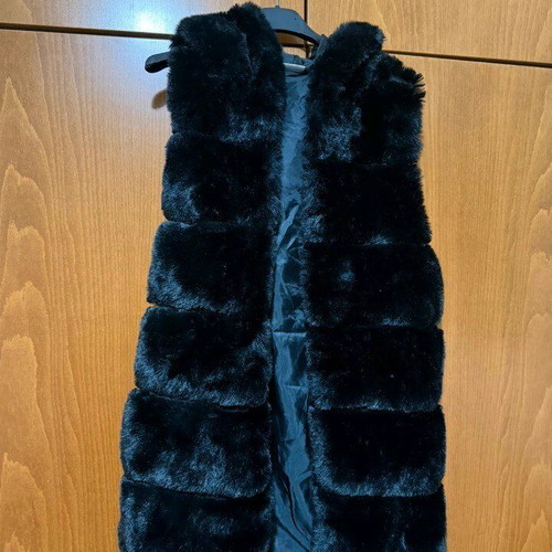 Fur vest like new, synthetic fur, black, small medium