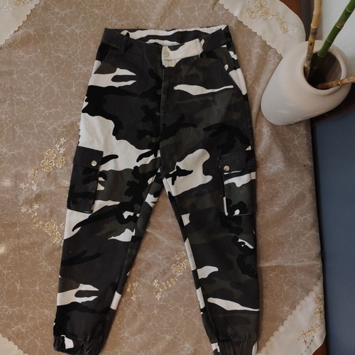 Military pants like new, size medium, multicolor