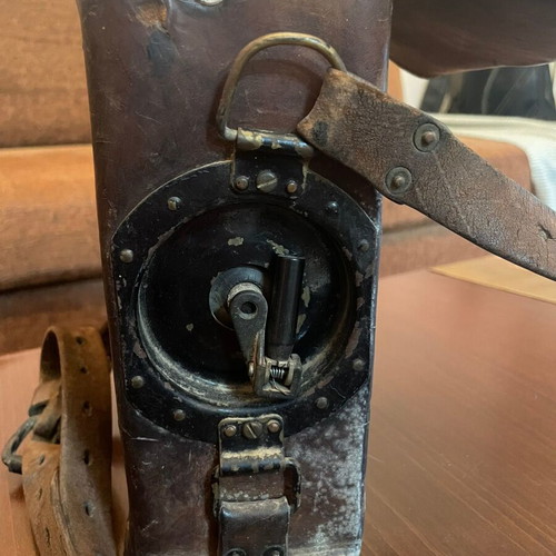 Signal Corps U.S. Army Field Telephone EE-8-B used, collectible