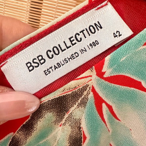 BSB crop top size 42, like new, coral with floral motif