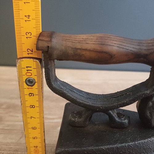 Cast iron iron used, vintage toy