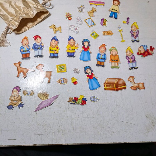 Snow White and the Seven Dwarfs magnets like new