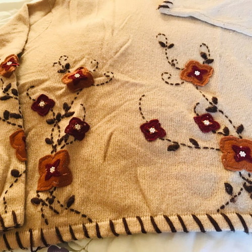 Pullover and skirt set Rene’ Dherhy wool angora floral pattern like new beige colorful