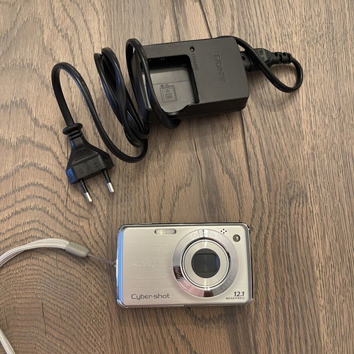 Sony Cyber-shot DSC-W290 digital camera, 12.1 MP, Carl Zeiss lens