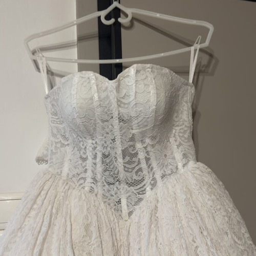 Melia Wedding Dress lace gown like new, size S