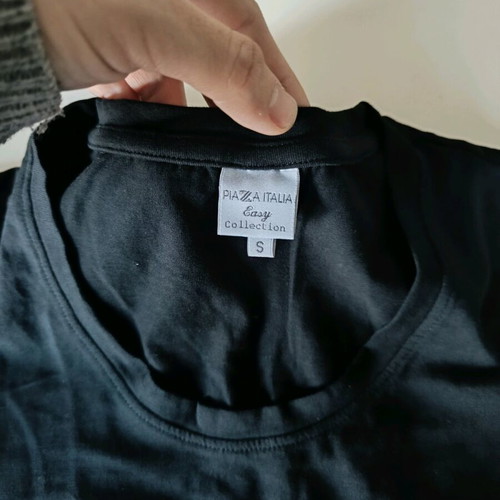 Piazza Italia black cotton t-shirt staff like new, size S