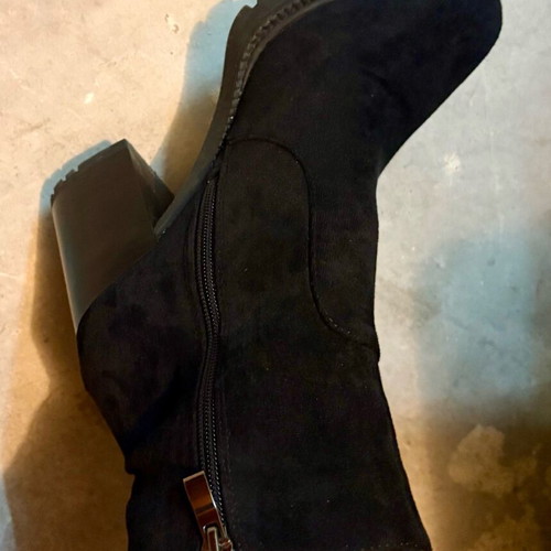 Suede boots size 38 new, very comfy, black