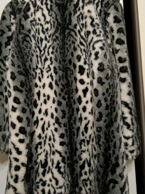Lapel gray and ecru leopard fur coat new
