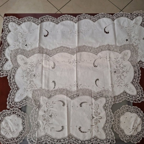Machine-made doily set with gray lace, like new, 5 pieces