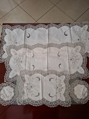 Machine-made doily set with gray lace, like new, 5 pieces